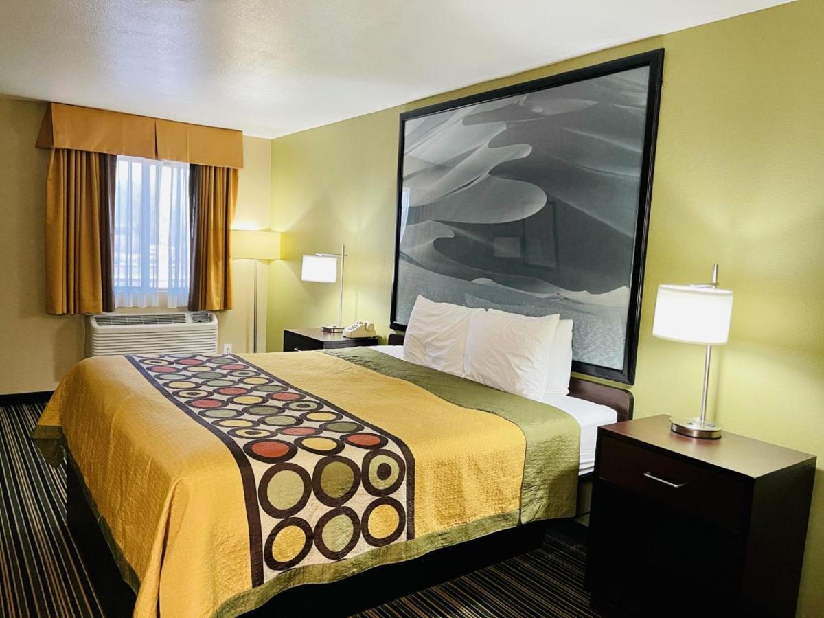 Super 8 By Wyndham Hotel