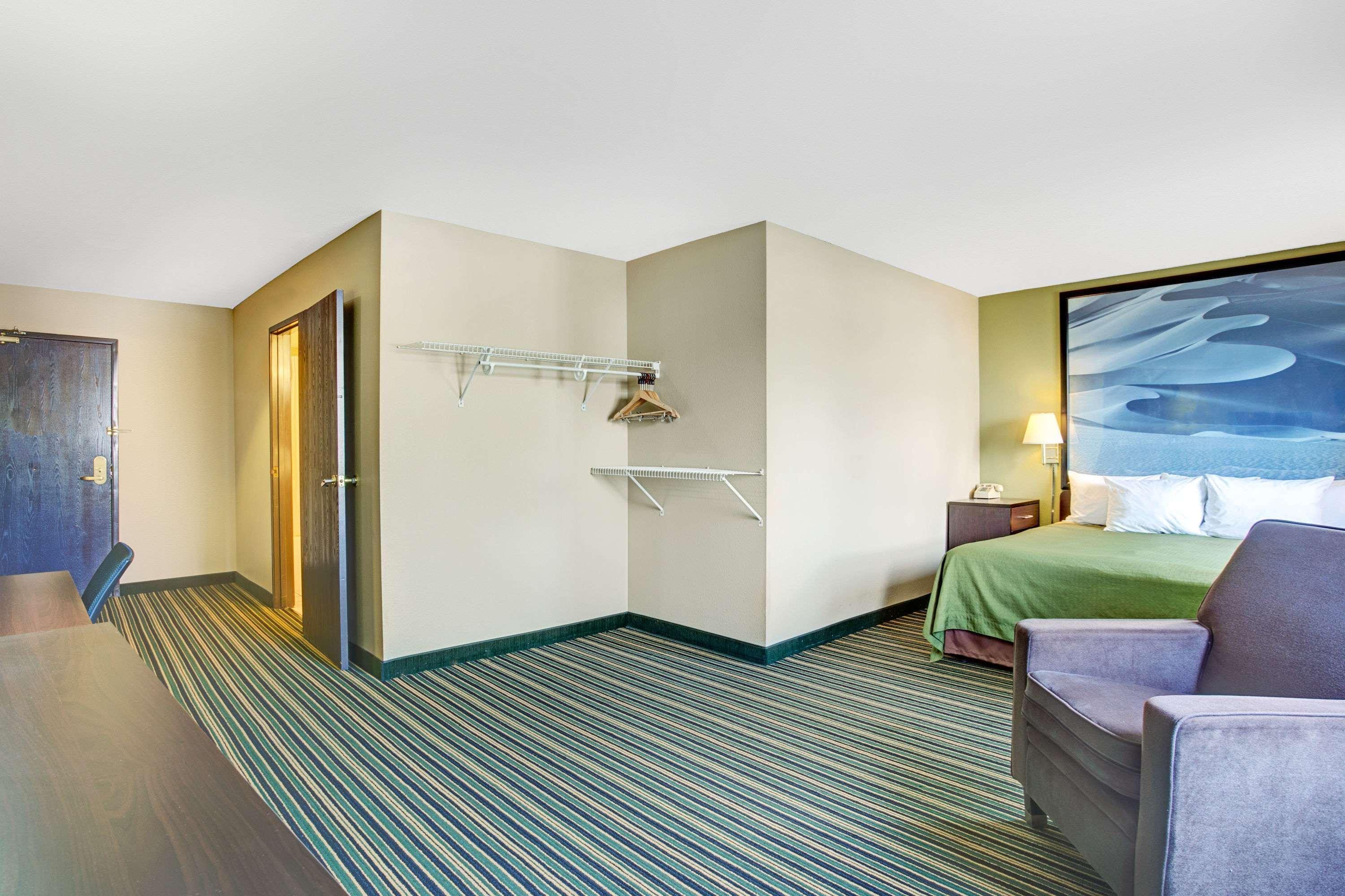 Super 8 By Wyndham Hotel