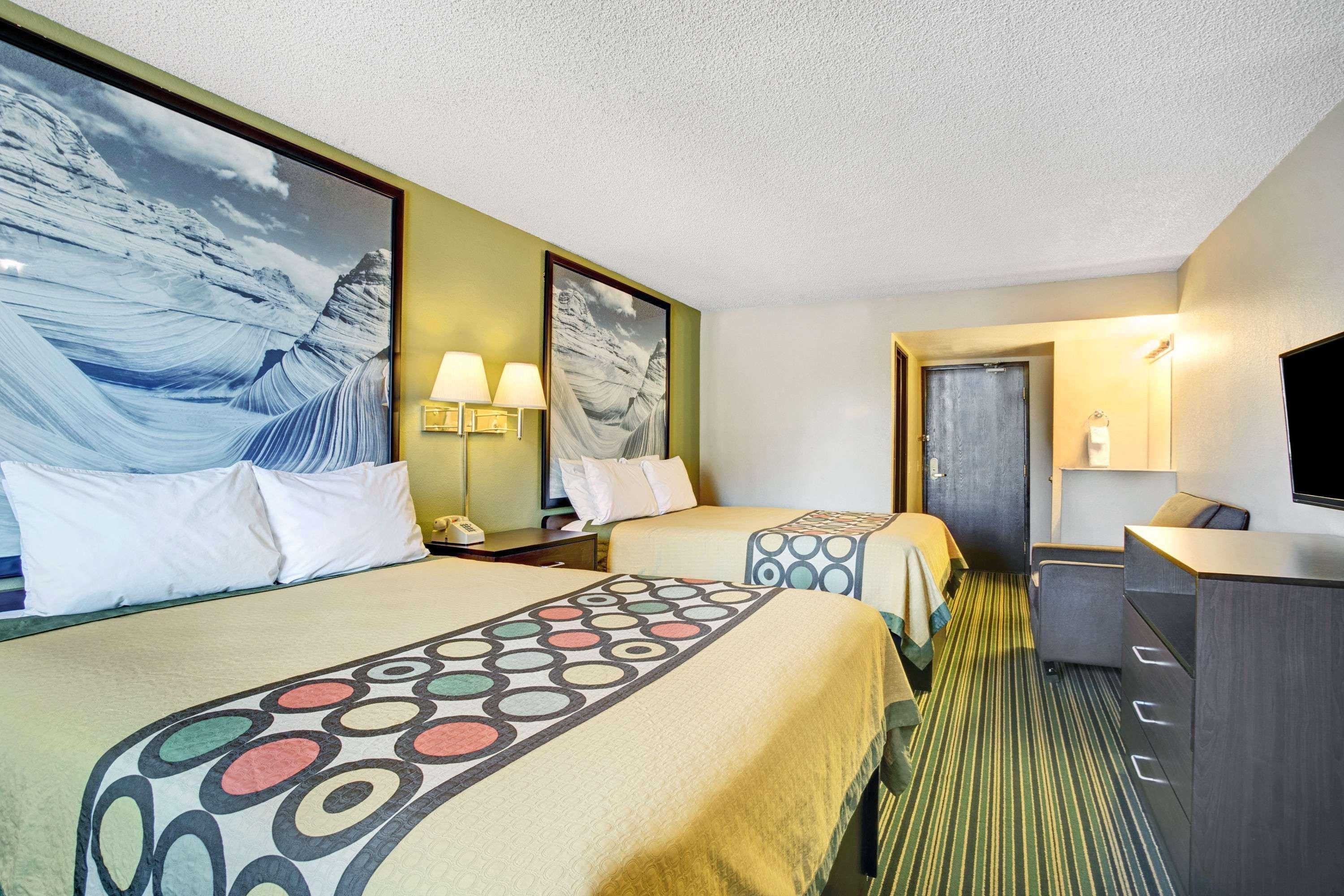 Super 8 By Wyndham Hotel 2*