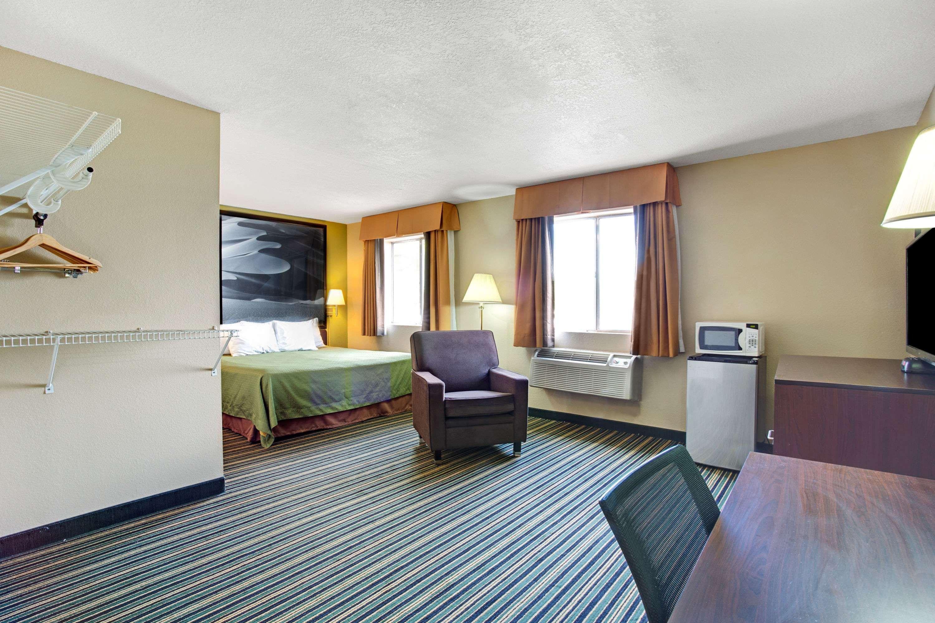 Super 8 By Wyndham Hotel