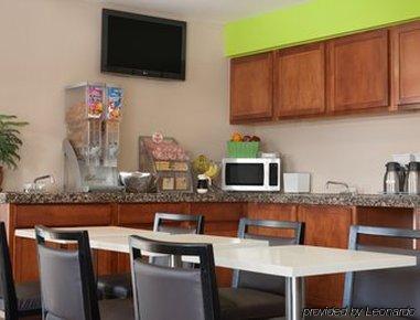 Hotel Super 8 By Wyndham 2*