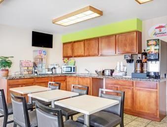 Super 8 By Wyndham Hotel 2*