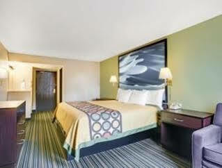 Hotel Super 8 By Wyndham 2*